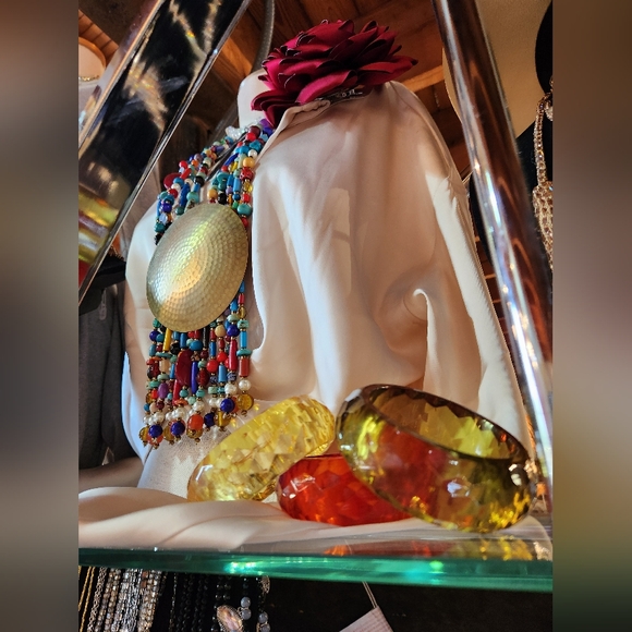 Rich Olive Green Faceted Acrylic Bracelet - Picture 16 of 16